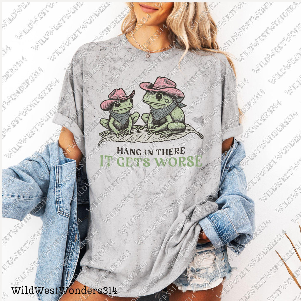 Mental health quote Png - Funny Western design for sublimation - Funny Frog Duo "Hang In There, It Gets Worse" - Sarcastic Retro Animal PNG