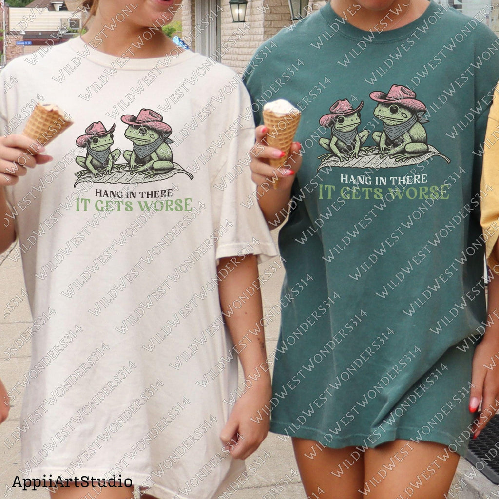 Mental health quote Png - Funny Western design for sublimation - Funny Frog Duo "Hang In There, It Gets Worse" - Sarcastic Retro Animal PNG
