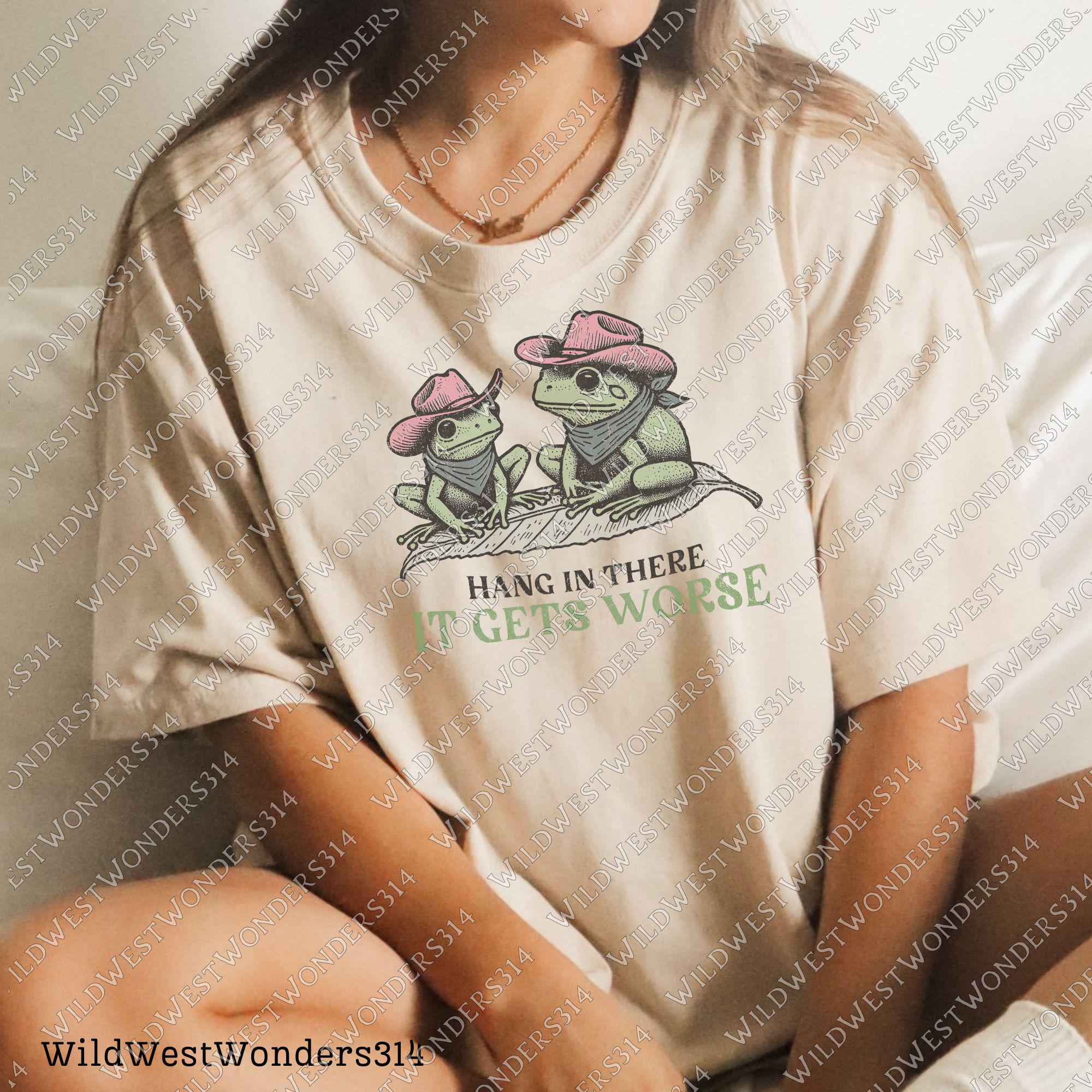 Mental health quote Png - Funny Western design for sublimation - Funny Frog Duo "Hang In There, It Gets Worse" - Sarcastic Retro Animal PNG