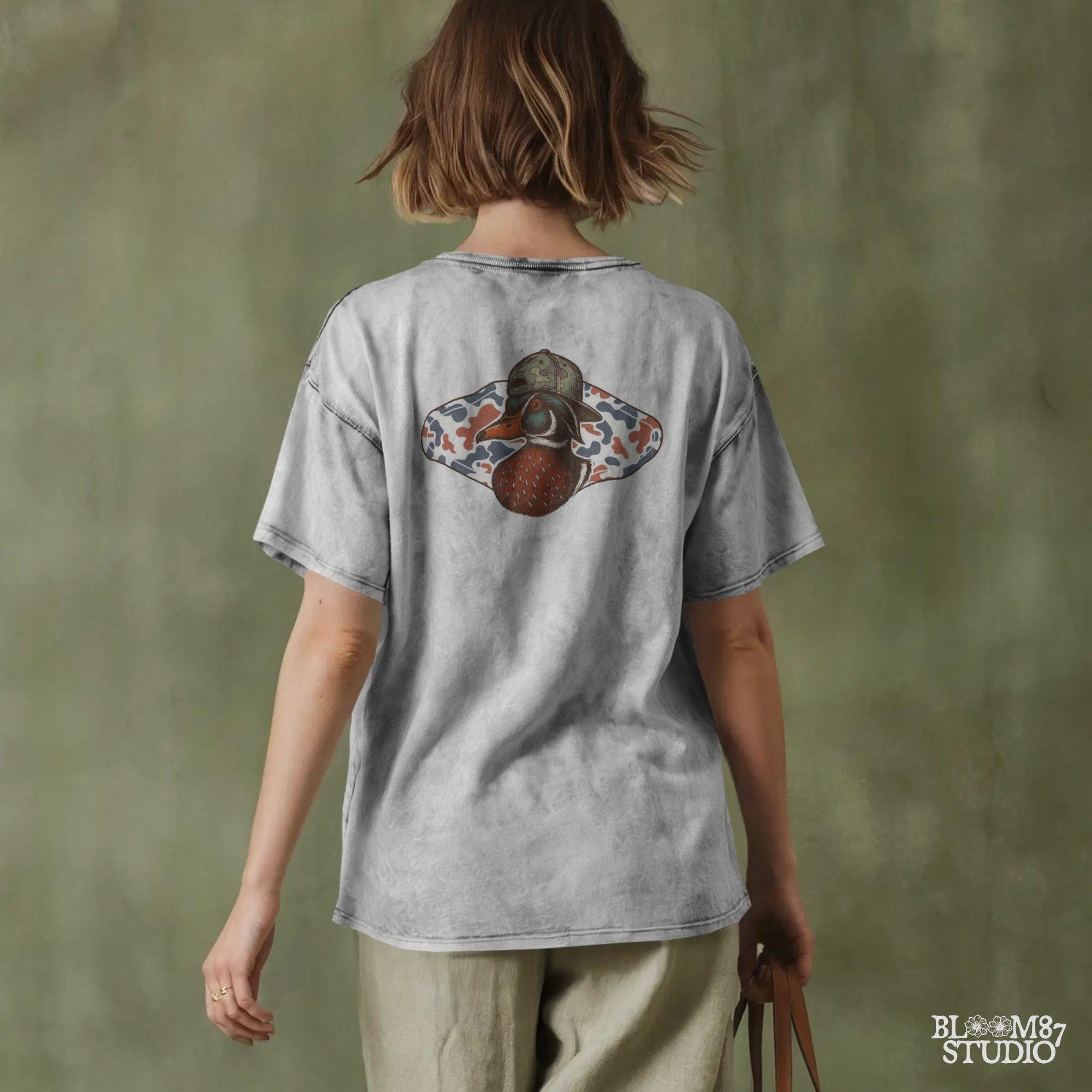 Funny wood duck in camo hat with red white blue camo background – patriotic sublimation design for hunters.