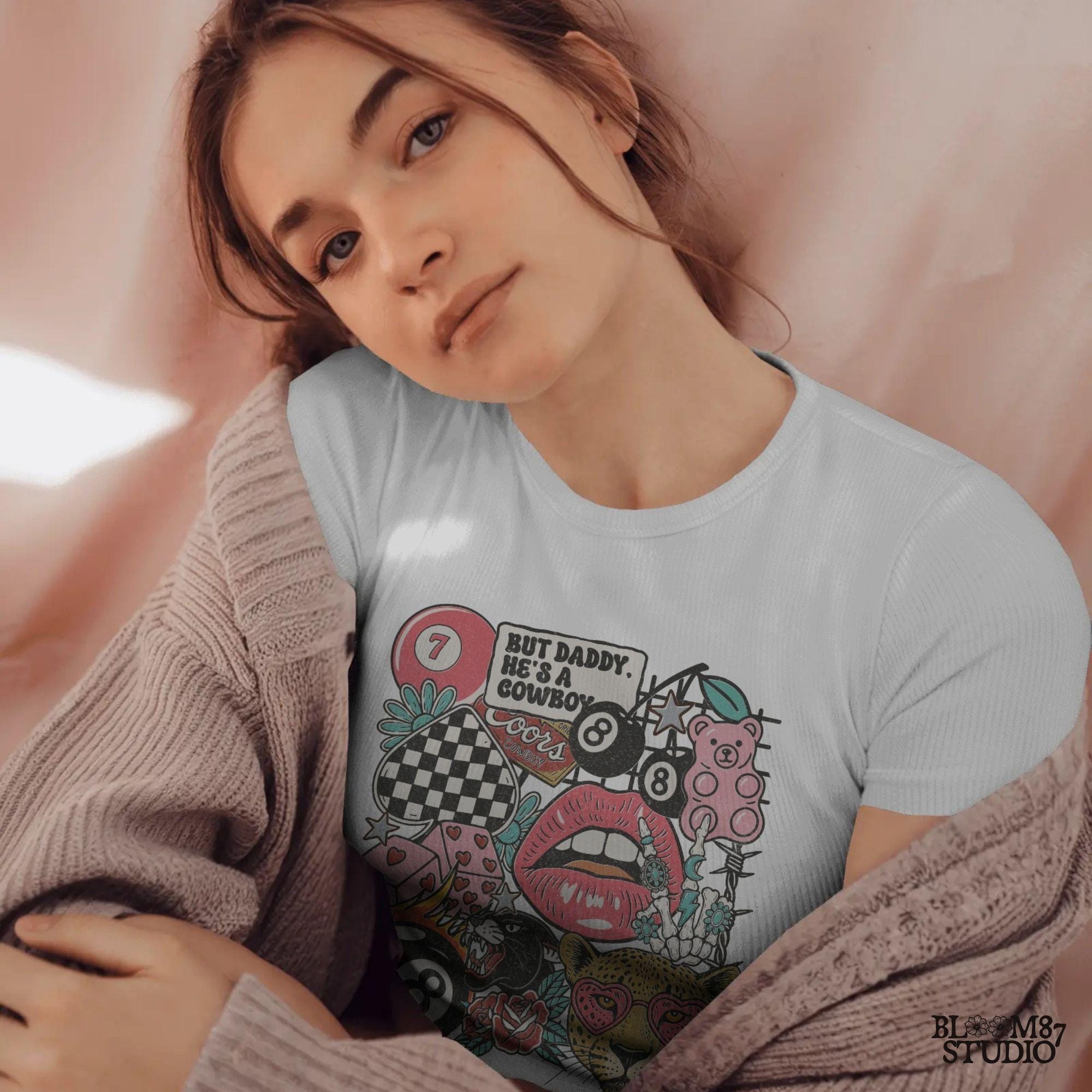 Western howdy collage PNG with “But Daddy He’s a Cowboy” quote, leopard with heart sunglasses, lips, 8 balls, dice, pink bear, and checkerboard.