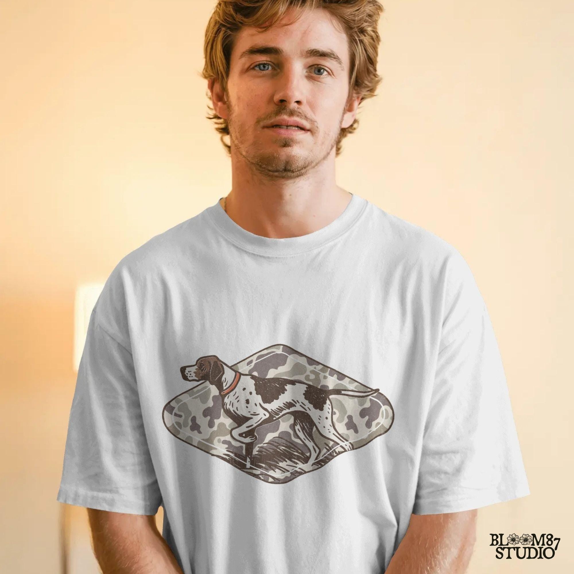 Illustration of a pointer hunting dog in a classic pointing stance on a vintage camo background, designed for upland hunting and outdoor-themed projects.