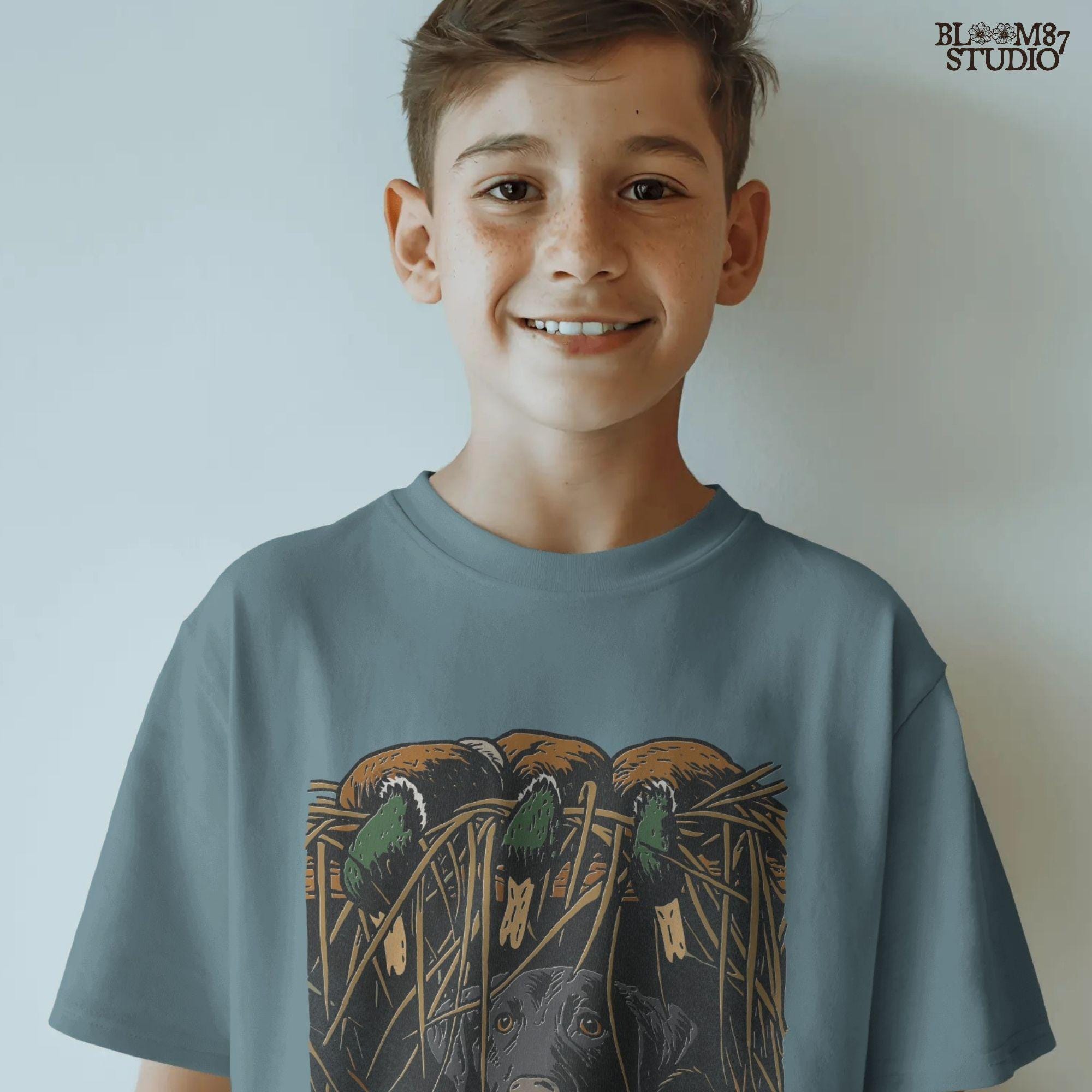 Illustration of a black Labrador retriever sitting in marsh grass beneath three mallard ducks, ideal for duck hunting and lodge décor sublimation designs