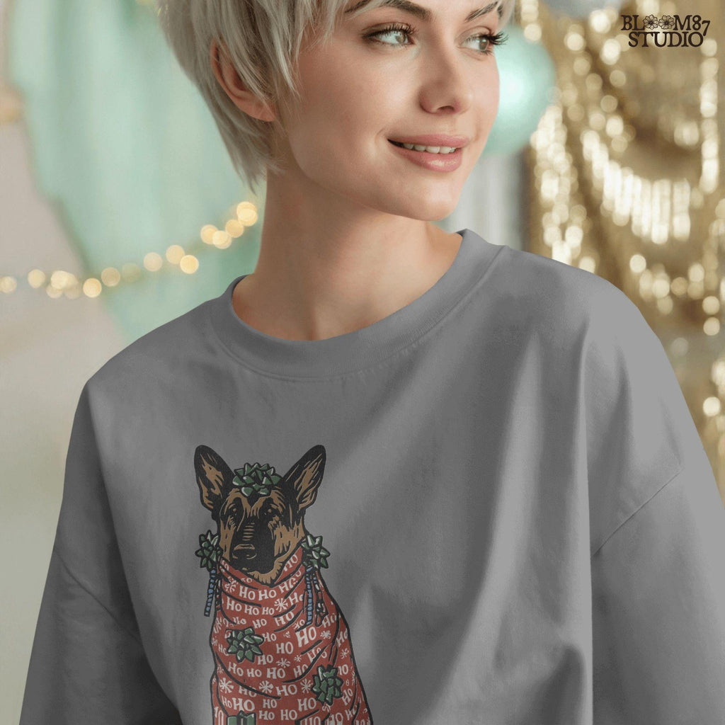 Solid Version: "German Shepherd dog wrapped in red Ho Ho Ho Christmas paper with green gift bows, cartoon style PNG for holiday sublimation projects"

Distressed Version: "Vintage-style distressed PNG of a German Shepherd wrapped in Christmas gift paper with bows, perfect for rustic sublimation crafts"