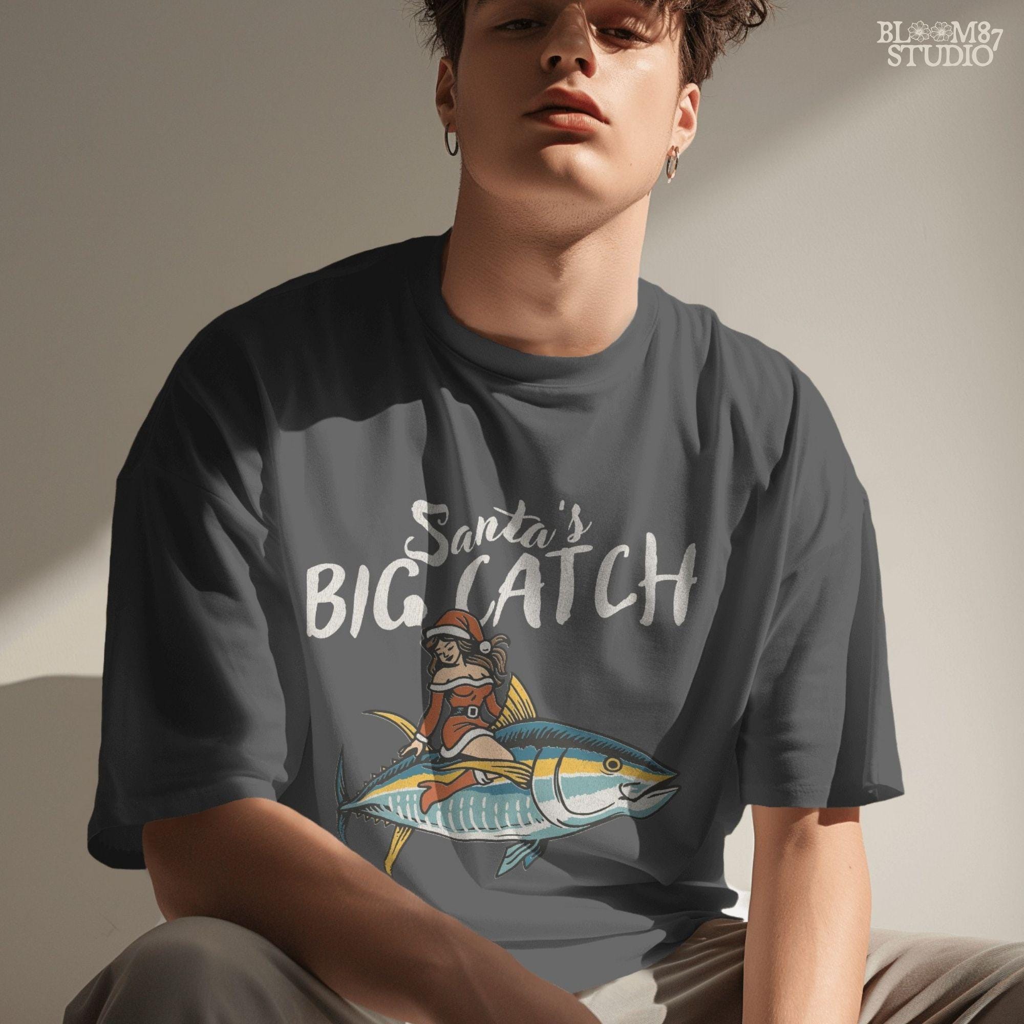 Santa’s Big Catch Christmas fishing PNG clipart. Retro illustration of Santa girl in festive costume riding a tuna fish. Great sublimation design for fisherman holiday shirts, mugs, tumblers, and personalized Christmas gifts. High-quality PNG with transparent background for use in crafting, apparel printing, or coastal holiday decorations.