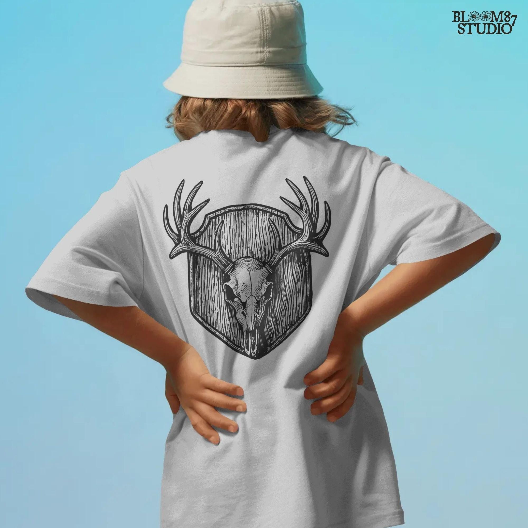 Hunting skull PNG with deer antlers in rustic style. Ideal sublimation artwork for outdoor shirts, mugs, tumblers, or hunting season lodge decor. Great DIY clipart for hunters’ gifts.