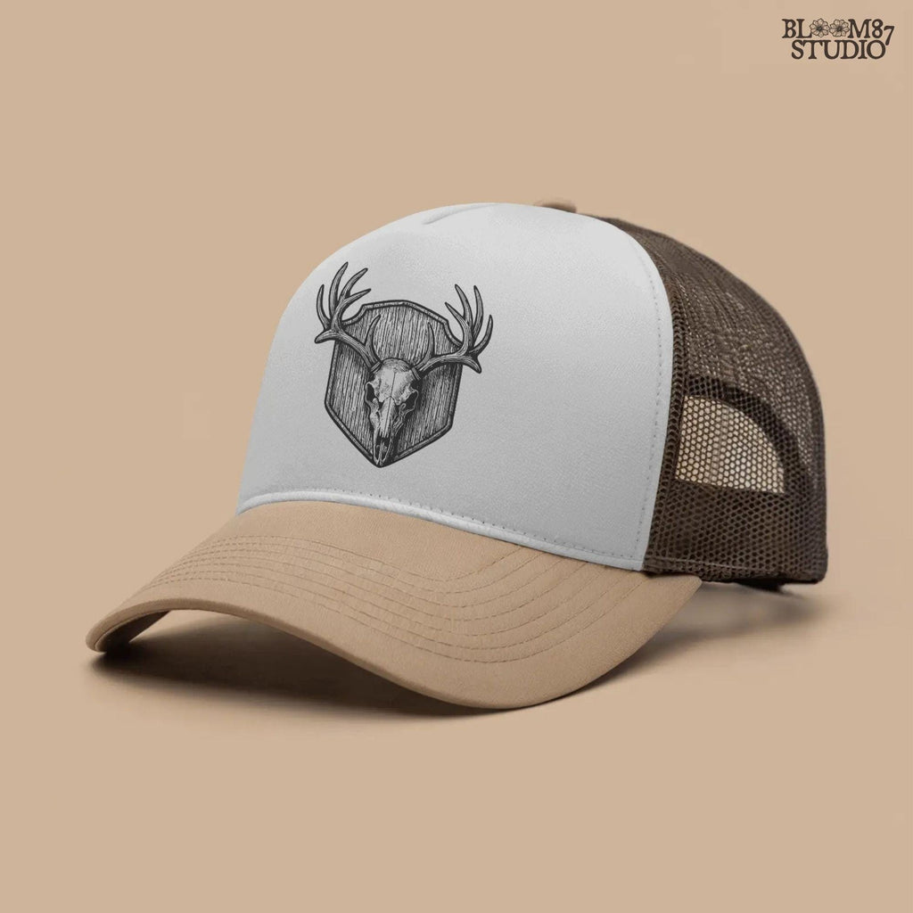 Deer antler skull PNG, rustic hunting design perfect for sublimation. Use for apparel, mugs, tumblers, lodge decor, or personalized hunting gifts. High-resolution hunting clipart for DIY projects.